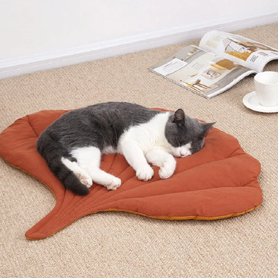 Leaf-Shaped Calming Bed For Pets - Fur Caring